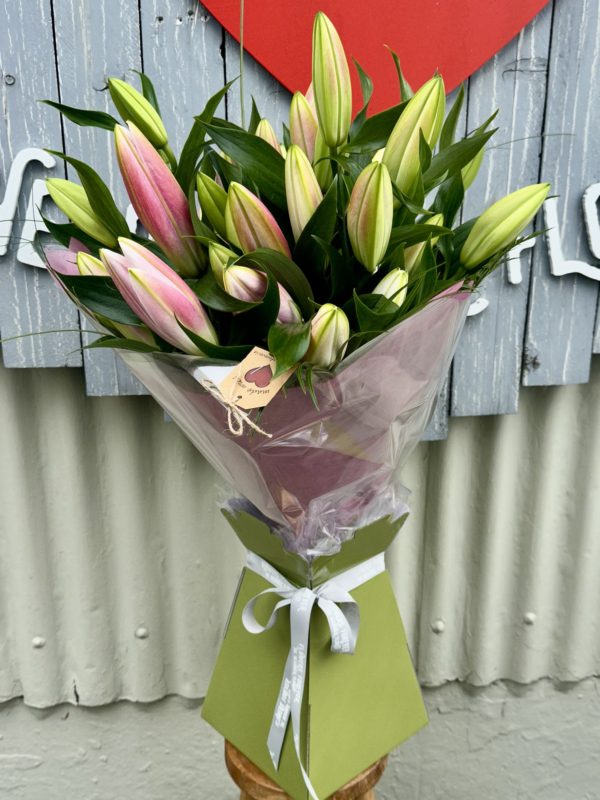 Stylish Lily Bouquet